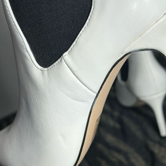 FOREVER 21 BOOTIES   - Picture 10 of 11